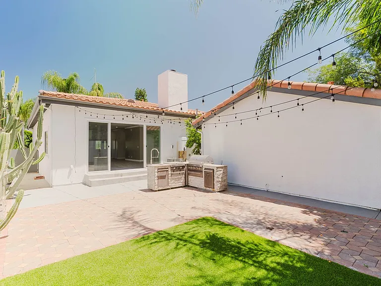 17908 Califa St — Photo 34