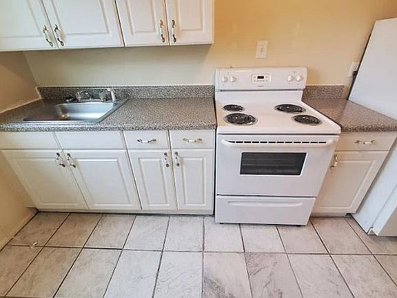 4th image of 3208 Ellwood Ave