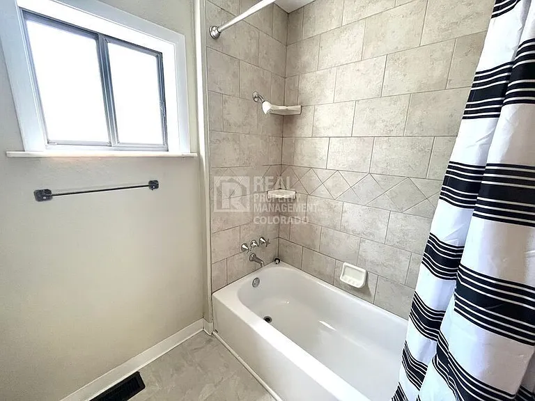 727 W Cucharras St — Photo 15