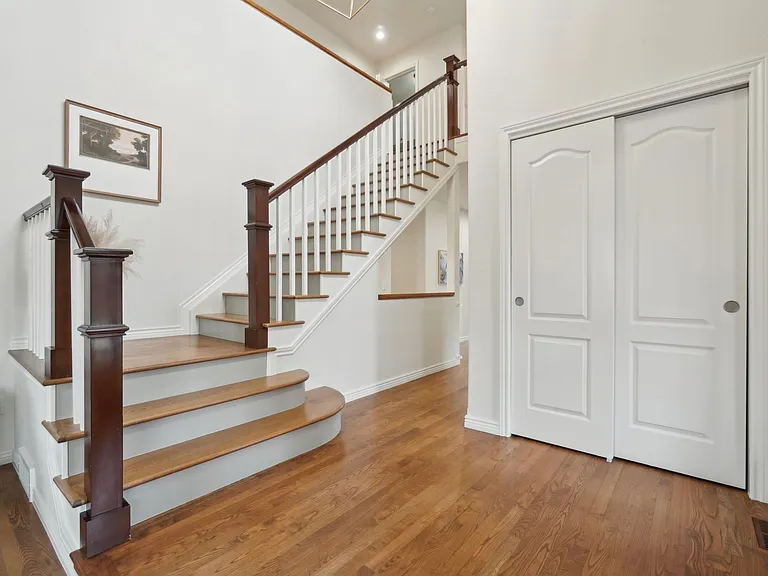 3940 Montclair Ln — Photo 6
