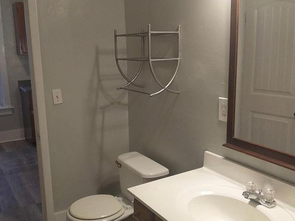 4th image of 943 Tonawanda St #2