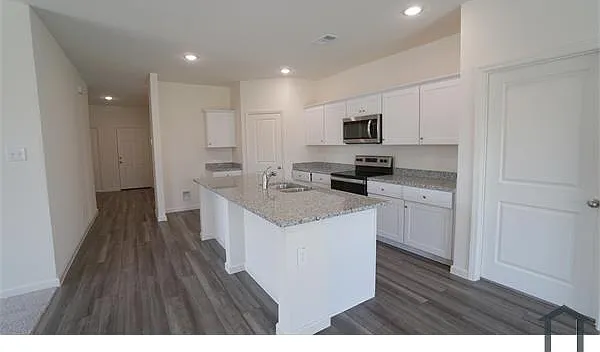 794 Yorkshire Dr — Photo 9