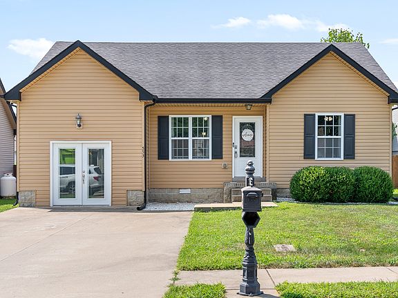 2nd image of 553 Falkland Cir