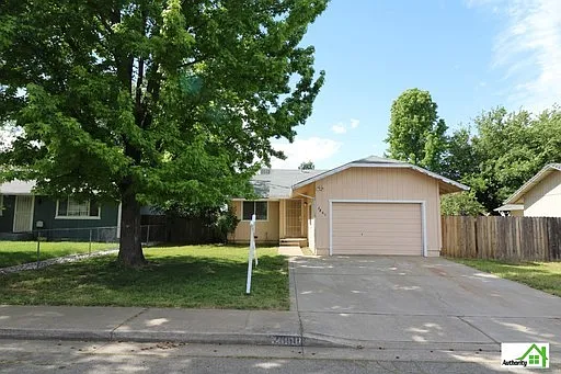 2860 Fern St photo 1