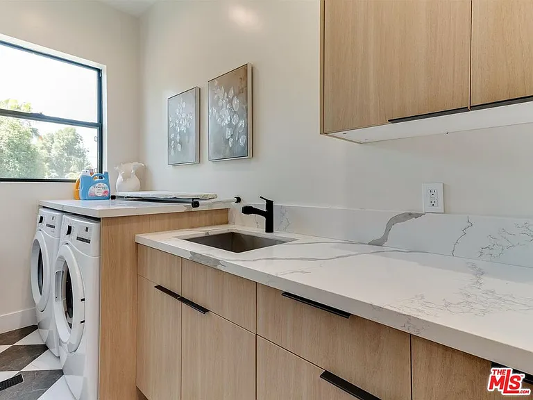 5929 Hesperia Ave — Photo 54