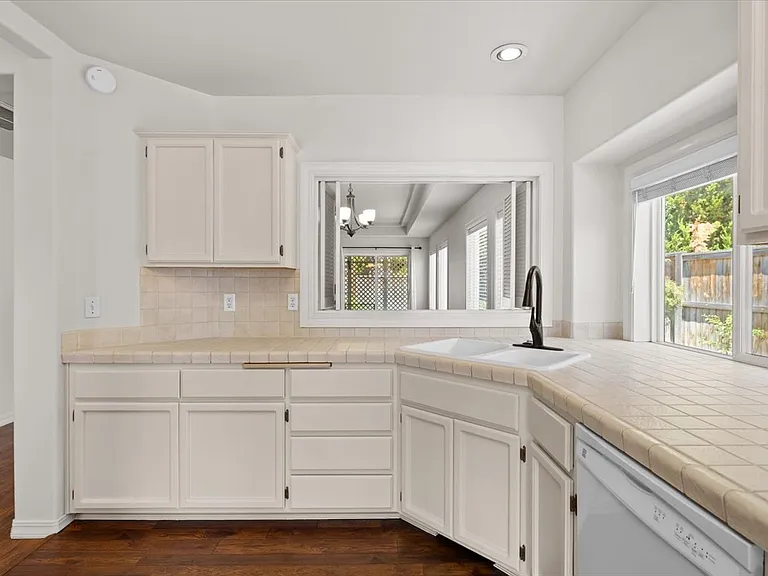 2485 Greenfield Ct — Photo 8