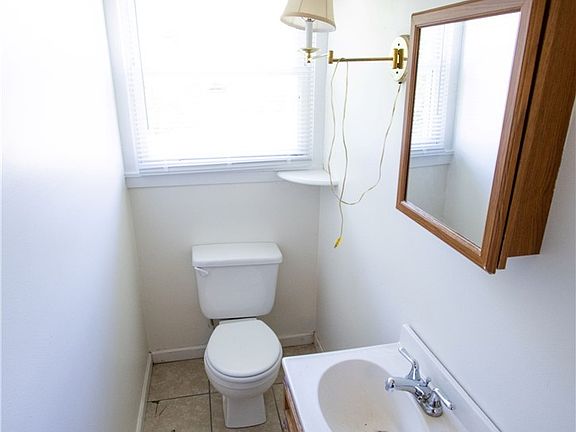 3rd image of 2233 Deering Ave