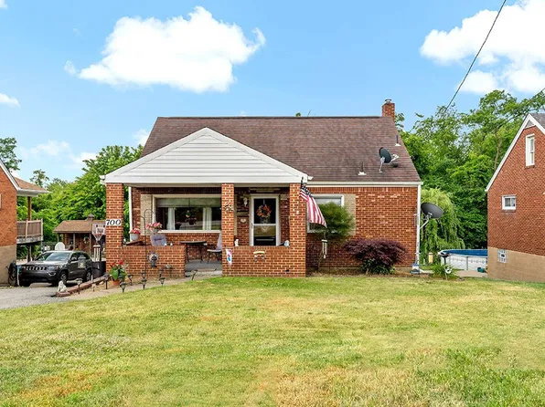 700 Edgewater Dr, West Mifflin, PA 15122