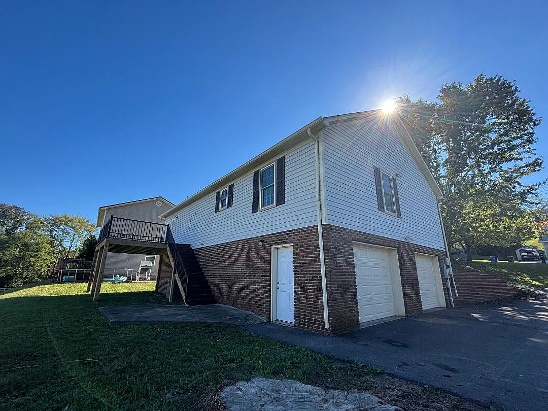 3 bed, 1386 sqft, $1,800 — Photo 2