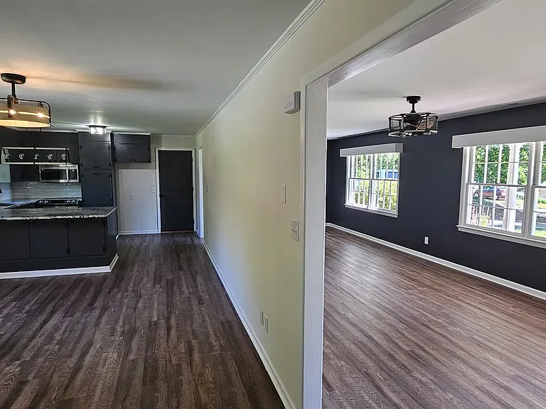 731 Seehorn St NE — Photo 3