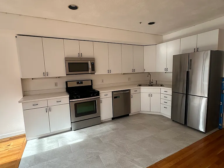 238 Hanover St #2 — Photo 2