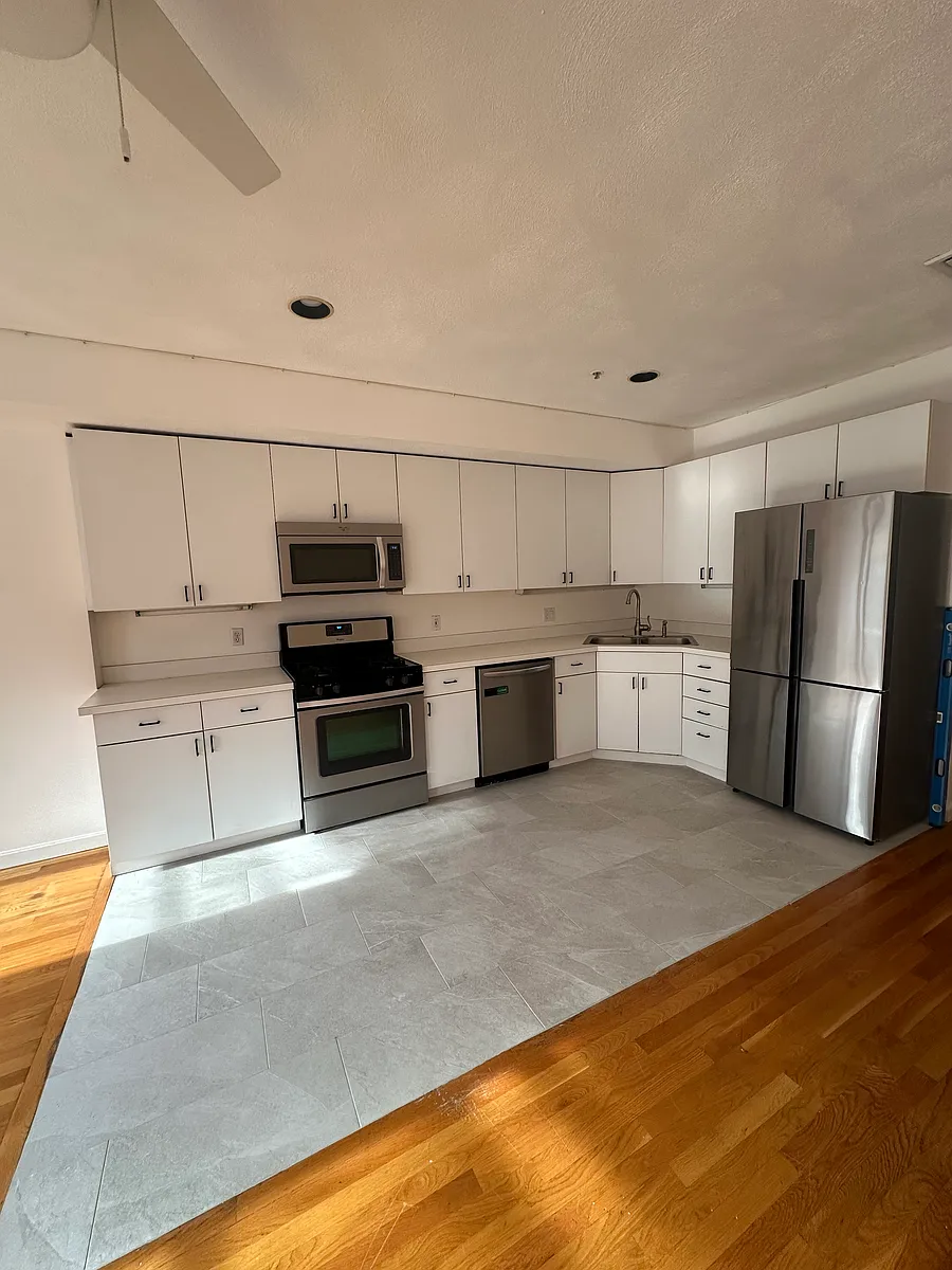 Building Photo - 238 Hanover St #2