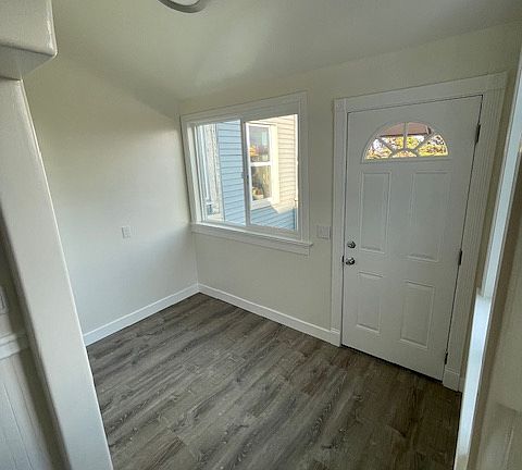 5th image of 305 Arlington St #305