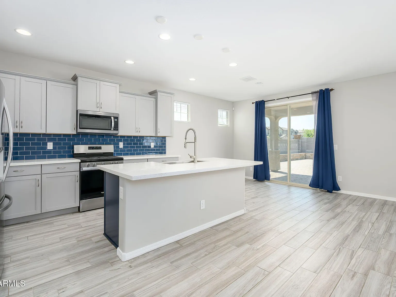 4 bed, 2.5 bath, 2636 sqft, $3,000 — Photo 3