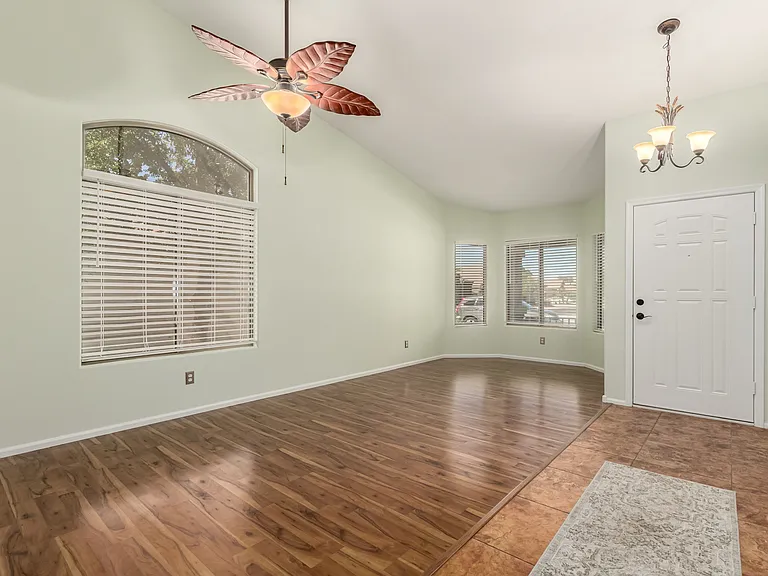 42553 W Sparks Dr — Photo 2