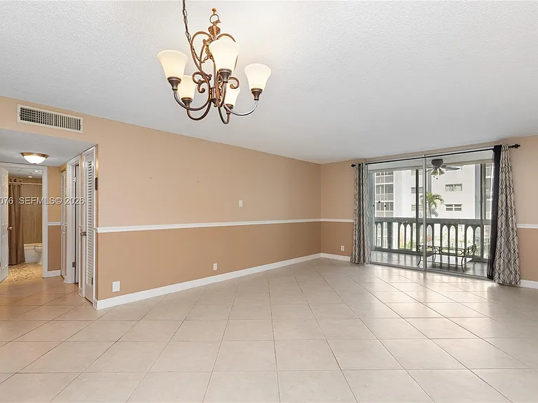 301 NE 14th Ave #307 — Photo 7
