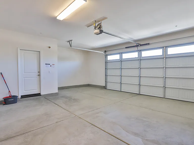 4551 Highland Ave — Photo 50
