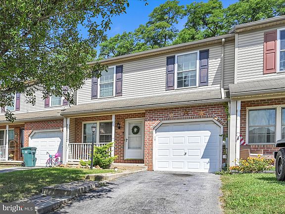 2nd image of 105 Larkspur Dr