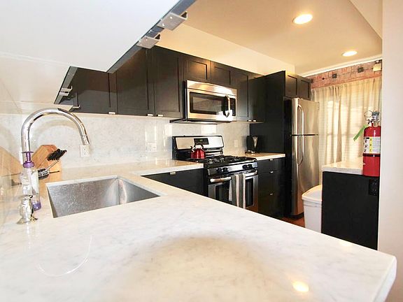 3rd image of 202 Bicknell Ave APT 1