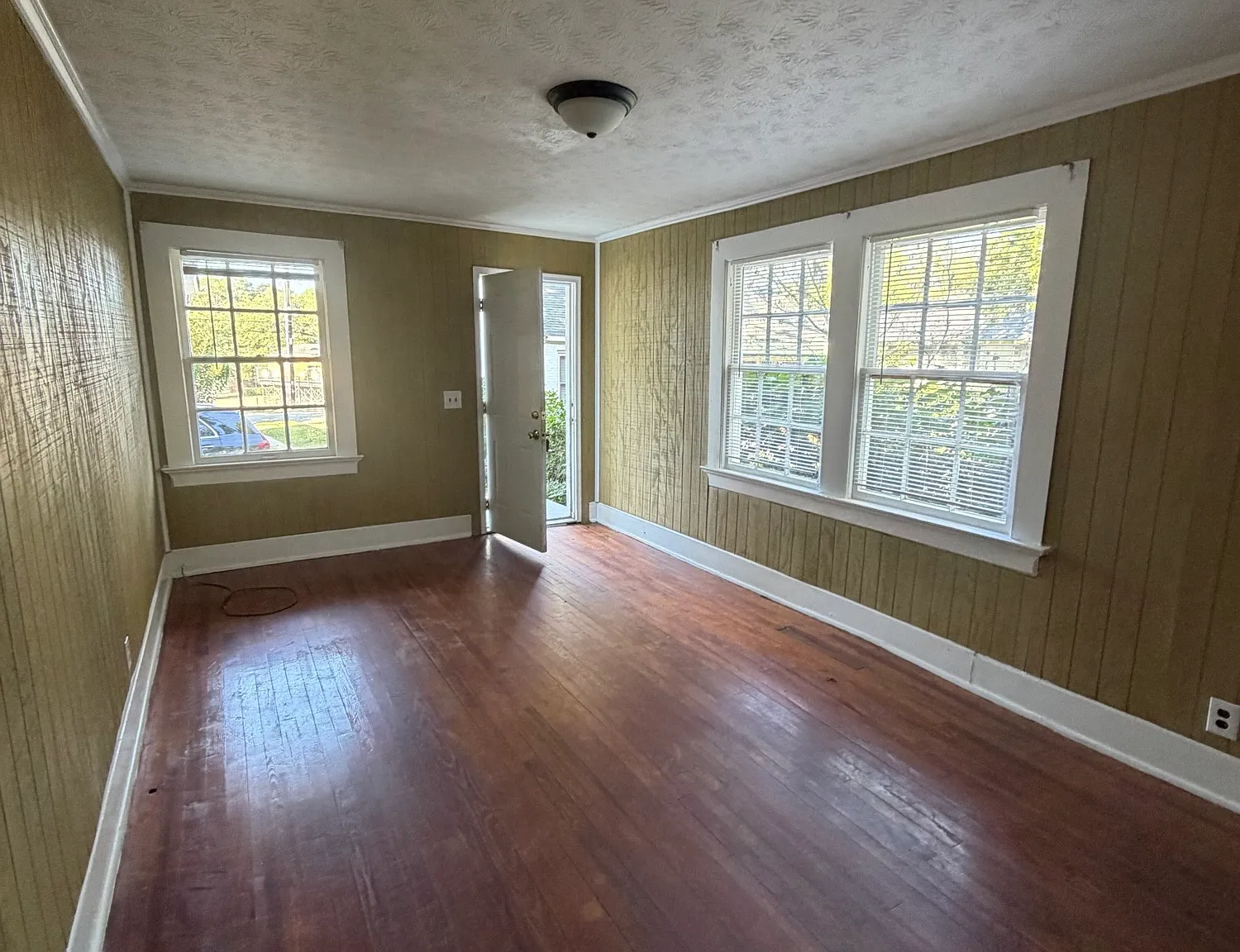 1710 Forest Ave — Photo 4