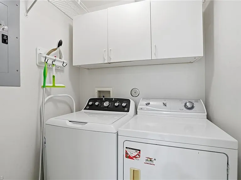 7048 Pelican Bay Blvd #C-302 — Photo 31