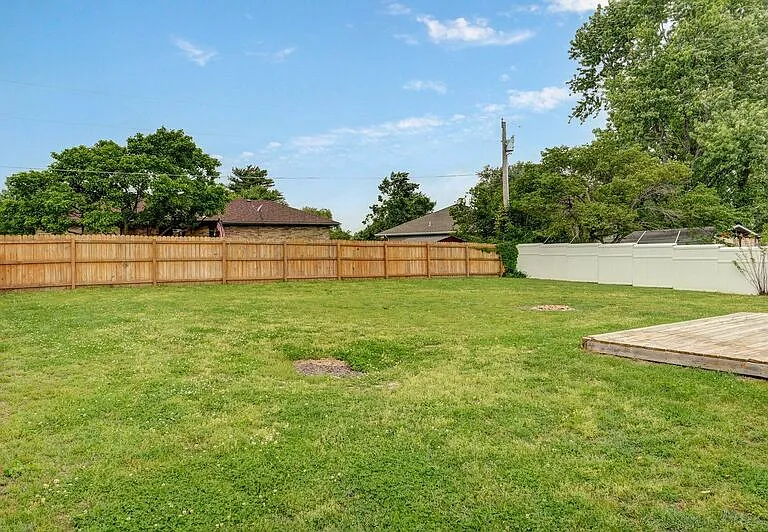 205 S Smalley St — Photo 15