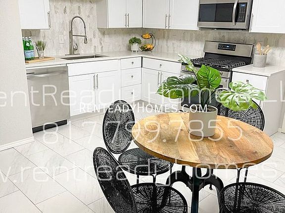 2nd image of 2334 Lucas Dr