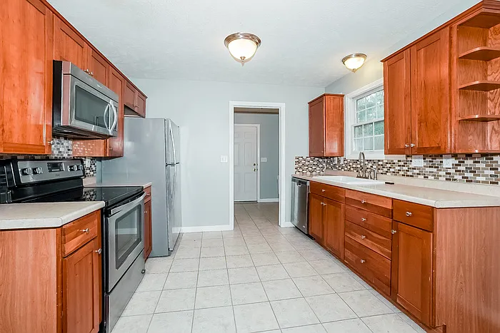 123 Plymouth Rd — Photo 4