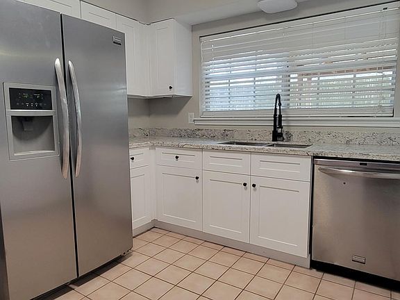 Granite Countertops, Stainless Steel Appliances