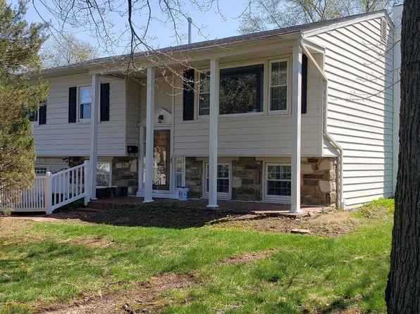 8 Pleasant Ave, Chalfont, PA 18914