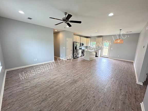 2nd image of 1010 Briarwood Dr