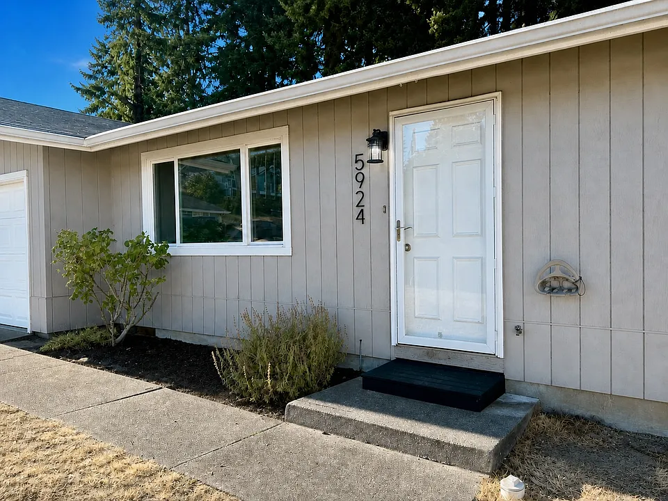 5924 28th Ave NW