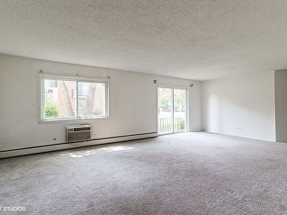4th image of 8996 Kennedy Dr APT 1A