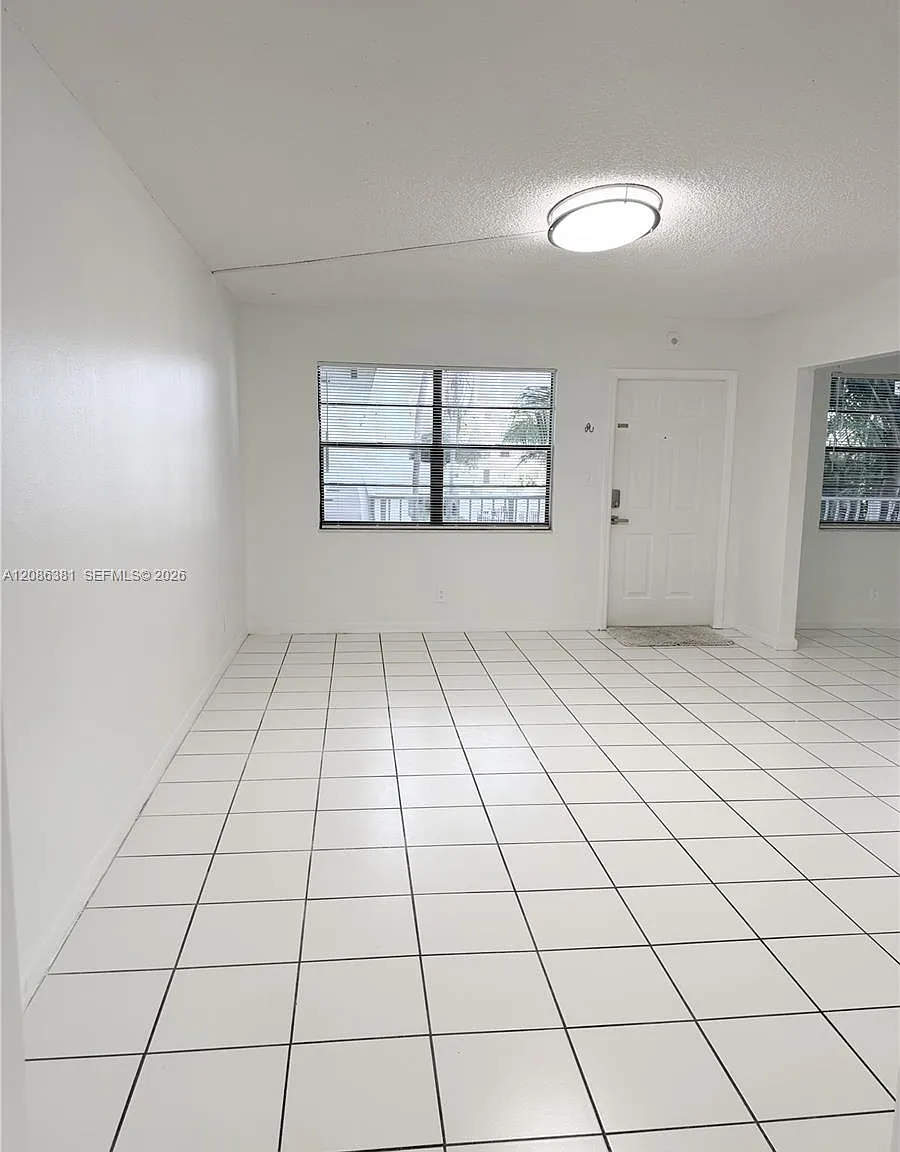 Palm Village Club Condo — Photo 2