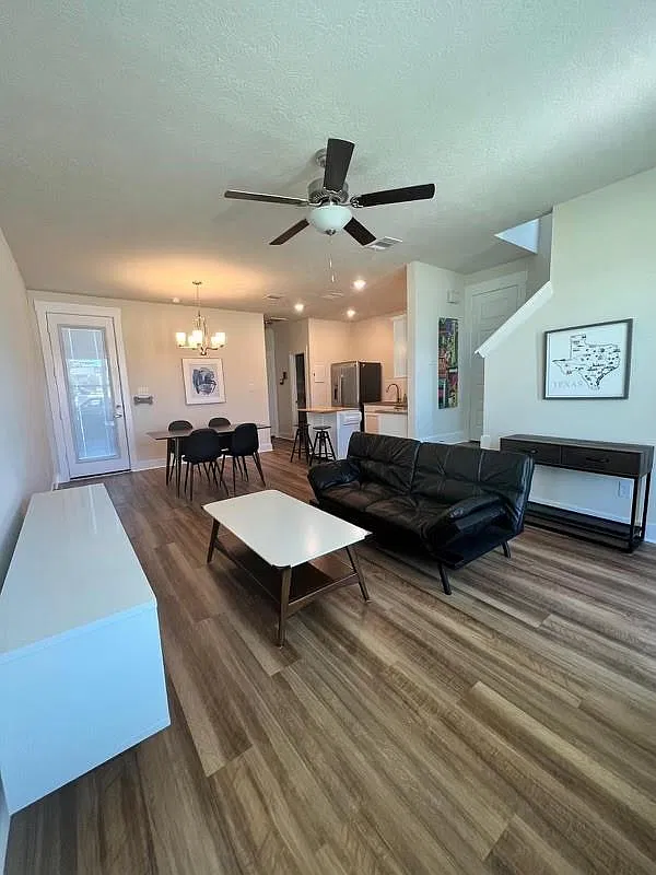2 bed, 2.5 bath, 1349 sqft, $1,800 — Photo 3