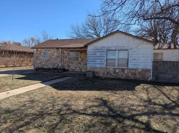 2219 N 5th St, Tahoka, TX 79373