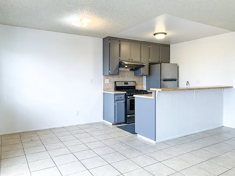 450 N Coronado Ter — Photo 3