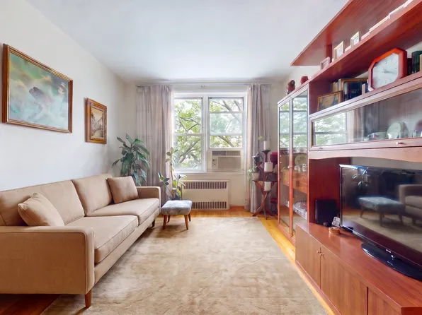 2553 East 7th Street image 1 of 9