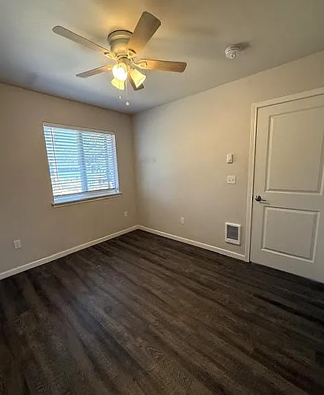302 Van Trump Ave NE #B — Photo 17