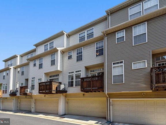 5th image of 990 Harrison Cres