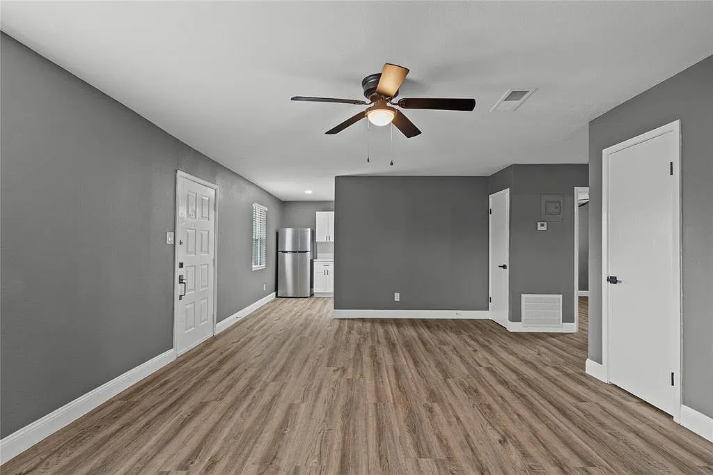 2 bed, 1.0 bath, 930 sqft, $1,150 — Photo 3