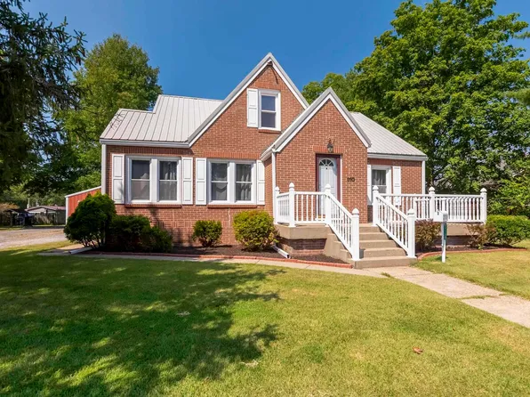 310 S Washington St, Mc Leansboro, IL 62859