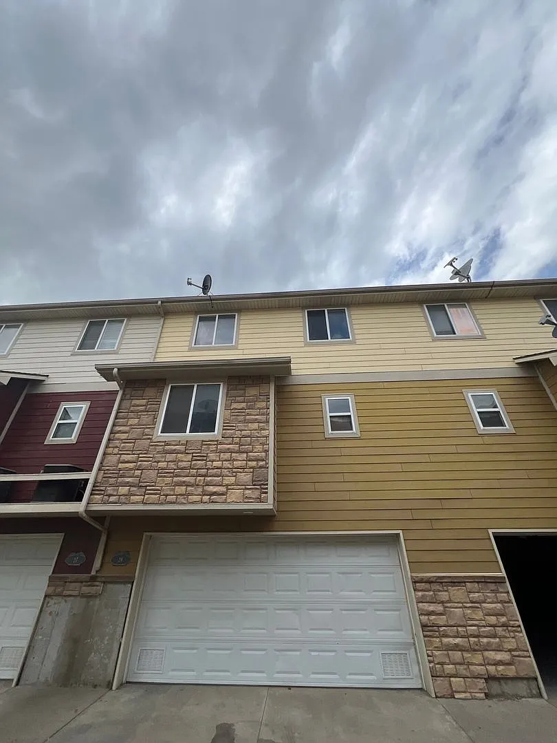 Large 4 Bed 2.5 bath blocks from Fort Riley — Photo 2