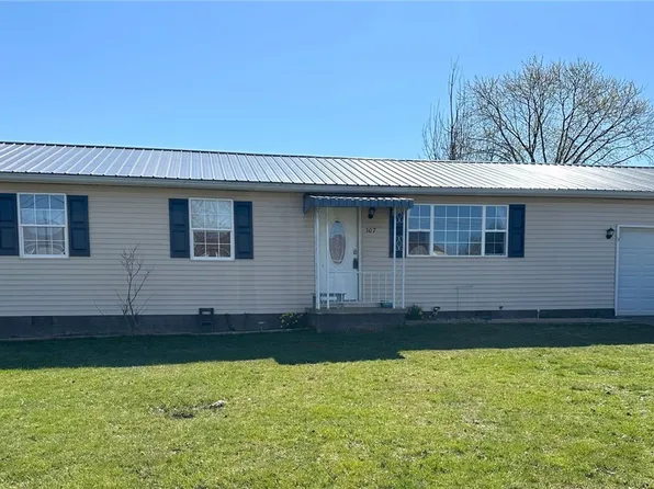 307 Lincoln Dr, Mineral Wells, WV 26150