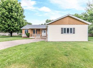 1002 S Colony Ct, Manito, IL 61546