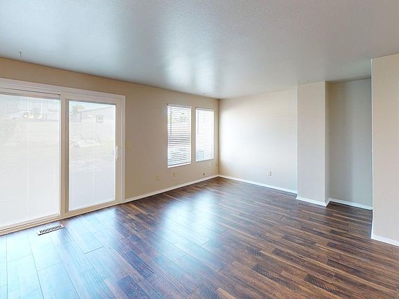 2nd image of 111 NW Columbia Ave #3