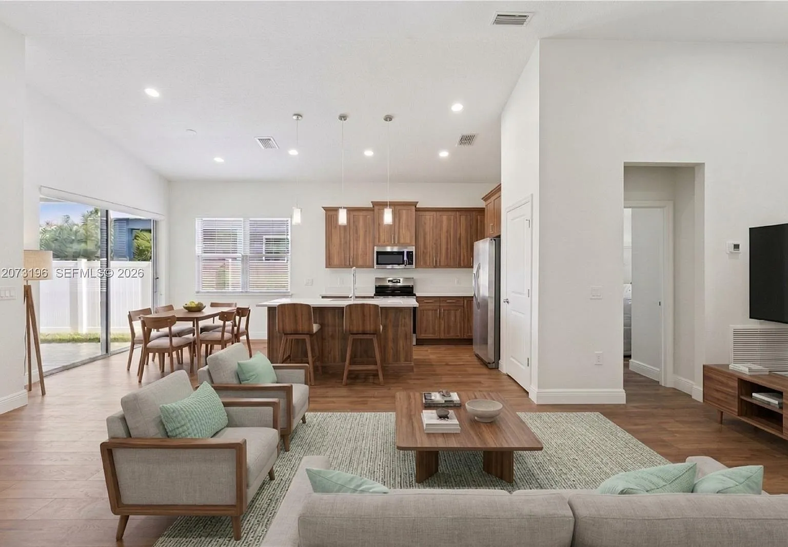 4 bed, 2.0 bath, $3,600 — Photo 3