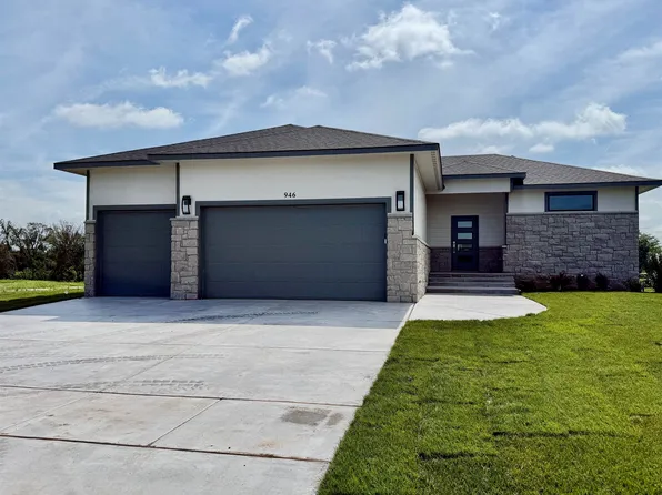 946 N Main St, Goddard, KS 67052