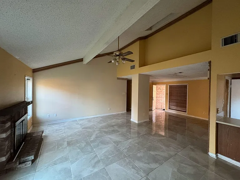 7411 Creekfield Dr — Photo 6