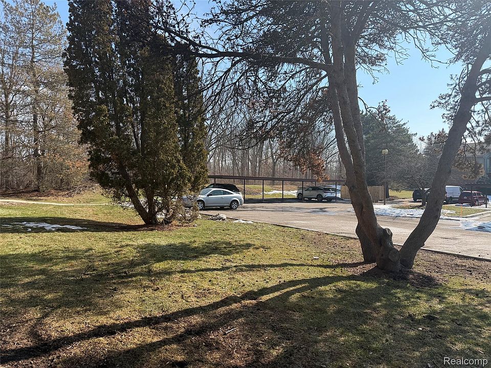 22140 Indian Creek Dr, Farmington Hills, MI 48335 | MLS